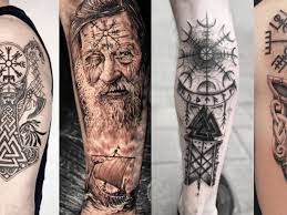 Ein Wikinger-Axt-Tattoo ist, wenn Sie ein Tattoo bekommen, das wie eine Axt aussieht.