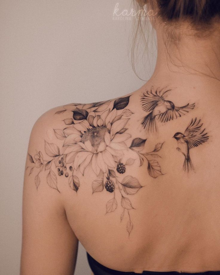 Weibliche Schulter Tattoo Bilder