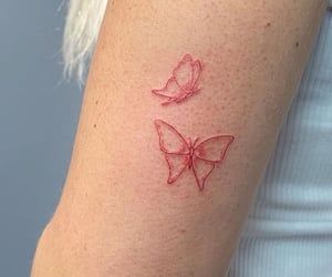 Esthetische ontwerpen voor rode tatoeages