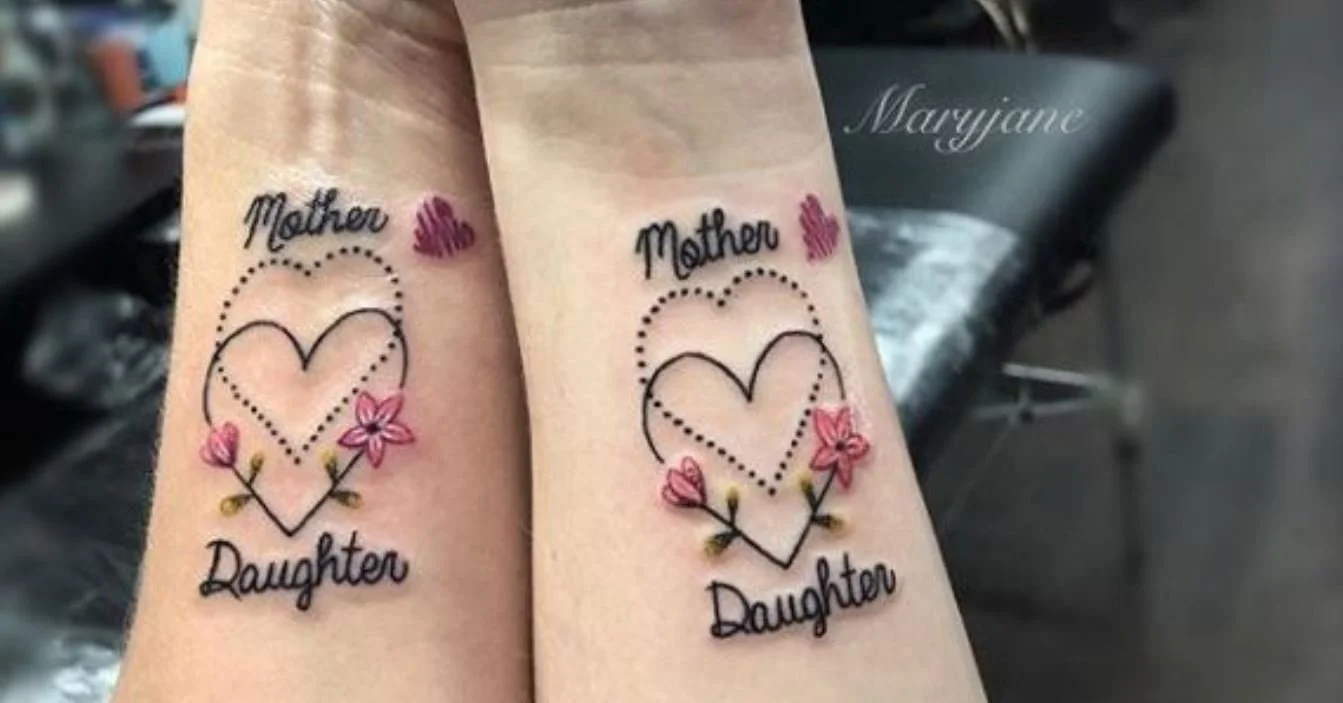 Tochter und Mutter Tattoo